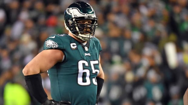 lane-johnson-si-eats-lead